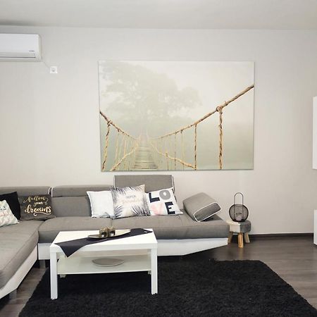 Cosy And Modern 1Bd Flat Near The City Centre By Flat Mаnager Varna ภายนอก รูปภาพ